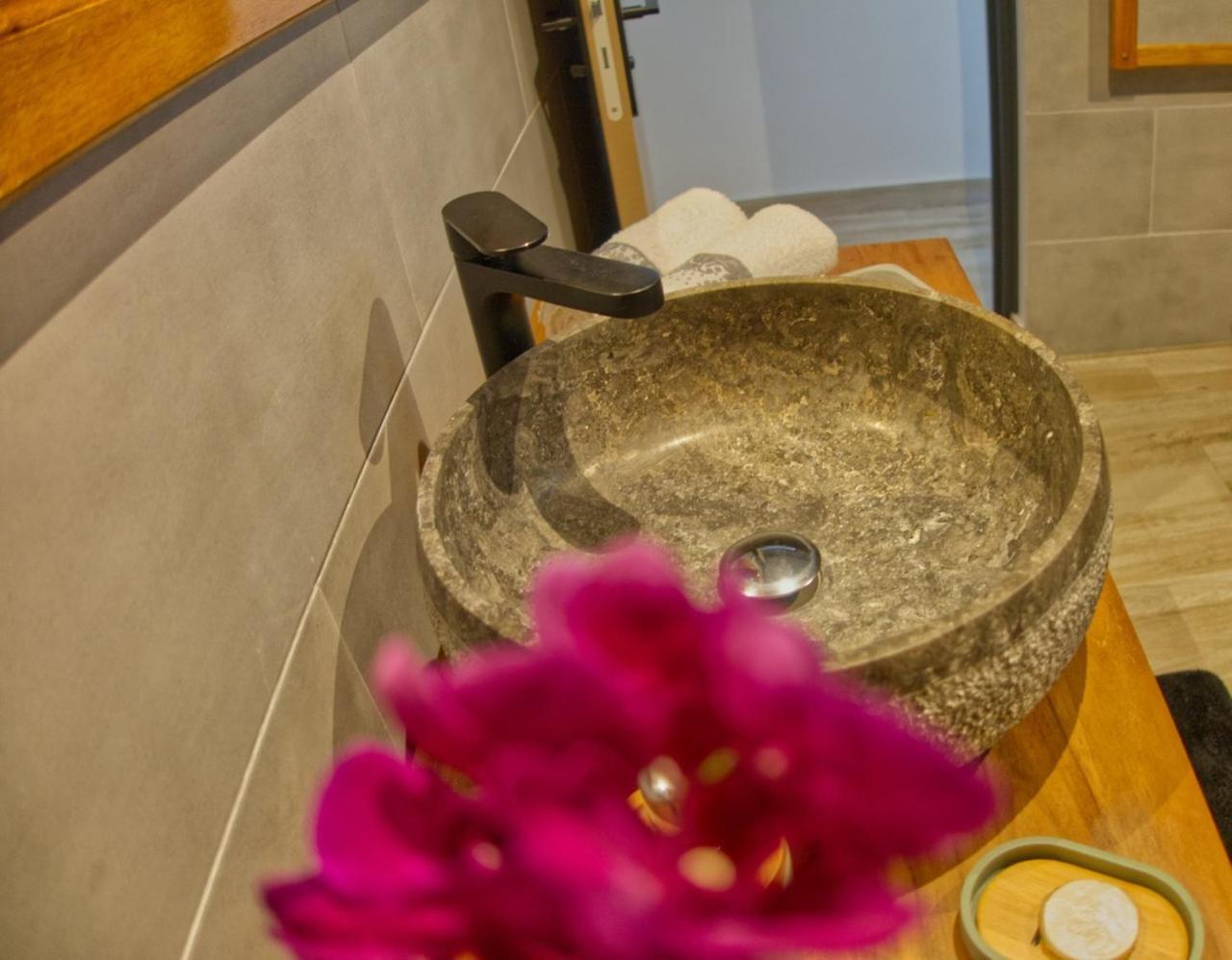 Ka Hema - Maison Entiere Avec Jacuzzi Et Vue Sur Mer Saint-Joseph Ngoại thất bức ảnh